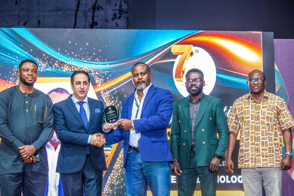 Isaac receiving Africa SME Award