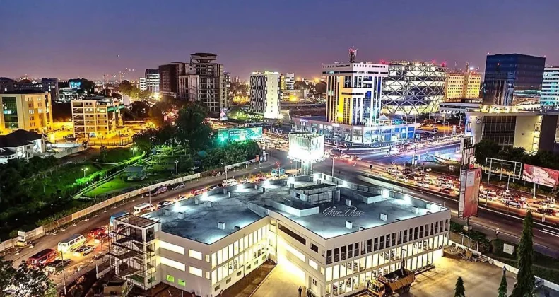 The Accra Illusion — Why Smart City Dreams Collapse in an Overcrowded Economy